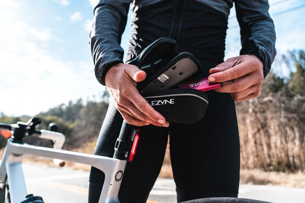 Lezyne Satteltasche Pod Caddy QR (M) Mit QR-Montagesystem Schwarz 2 Lezyne Satteltasche Pod Caddy QR (M) Mit QR-Montagesystem Schwarz – Bild 2